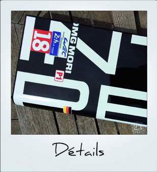 Gros plan sur la tablette et les sponsors