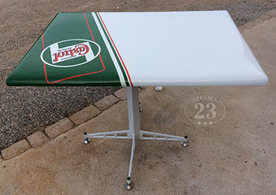 Table Métal formée et peinte à la main